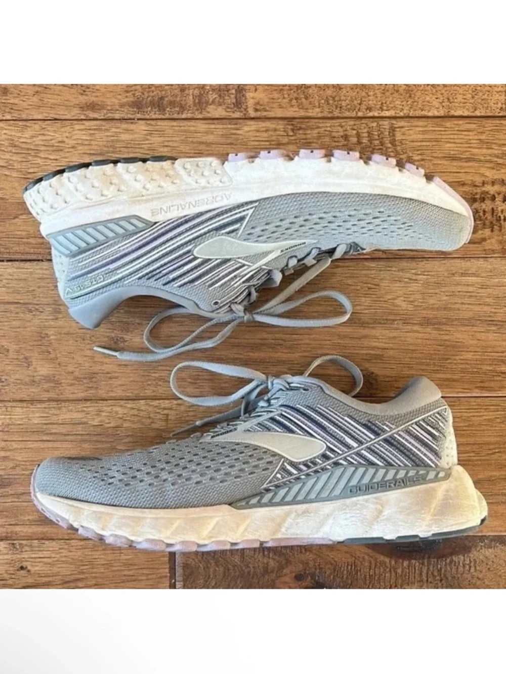 Brooks Adrenaline GTS 19 Road Running Shoes Gray White Womens Size 9.5